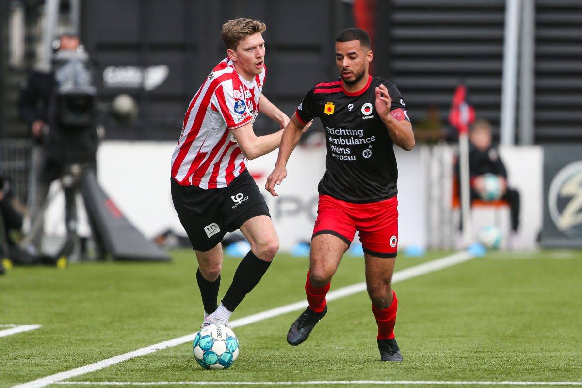 守两端表现 守两端表现